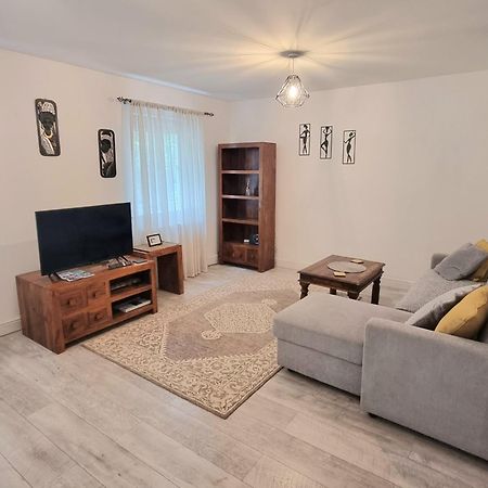 Spacious Two Bedroom Apartment With One Parking Space Thame Eksteriør billede