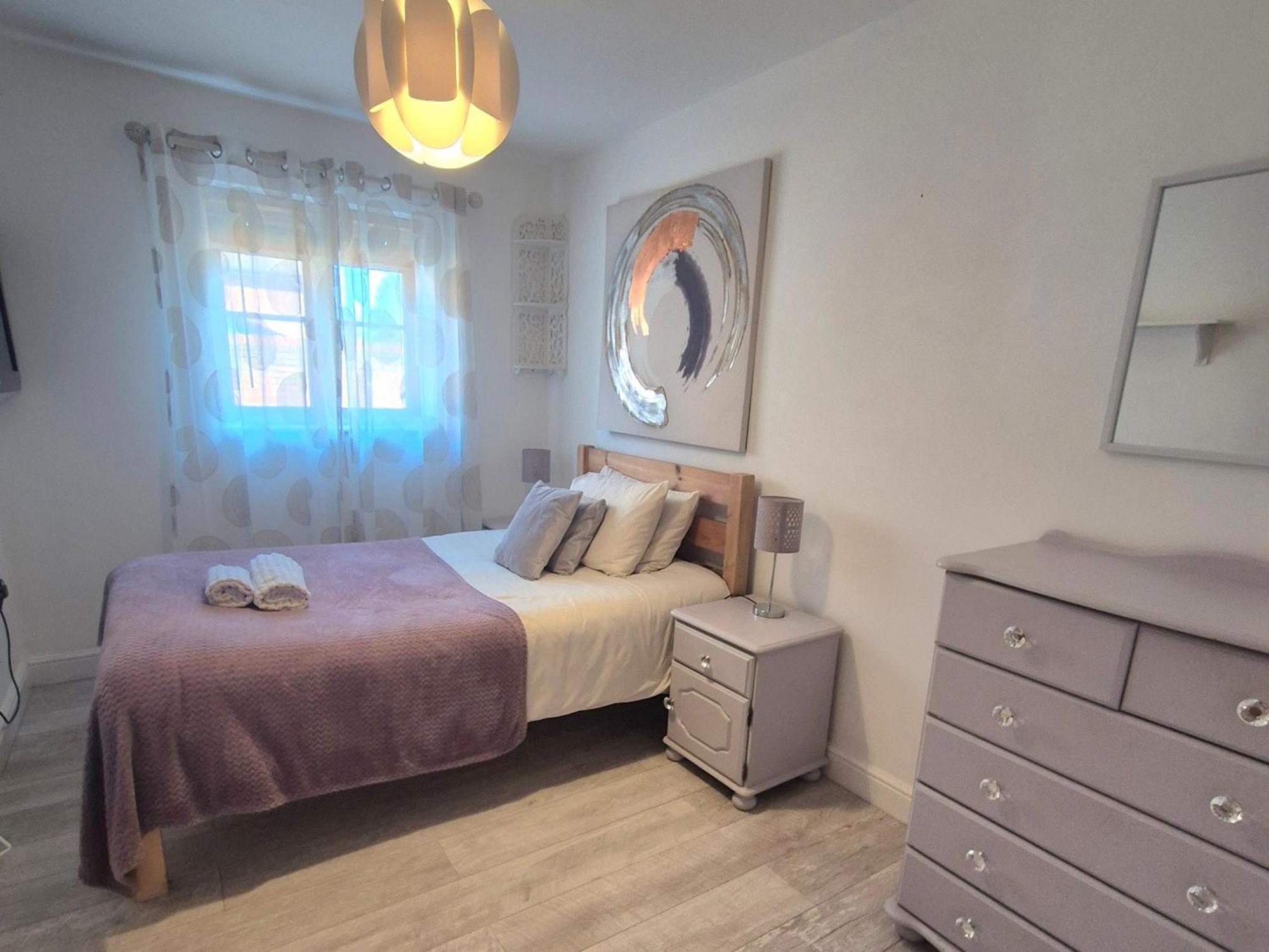 Spacious Two Bedroom Apartment With One Parking Space Thame Eksteriør billede