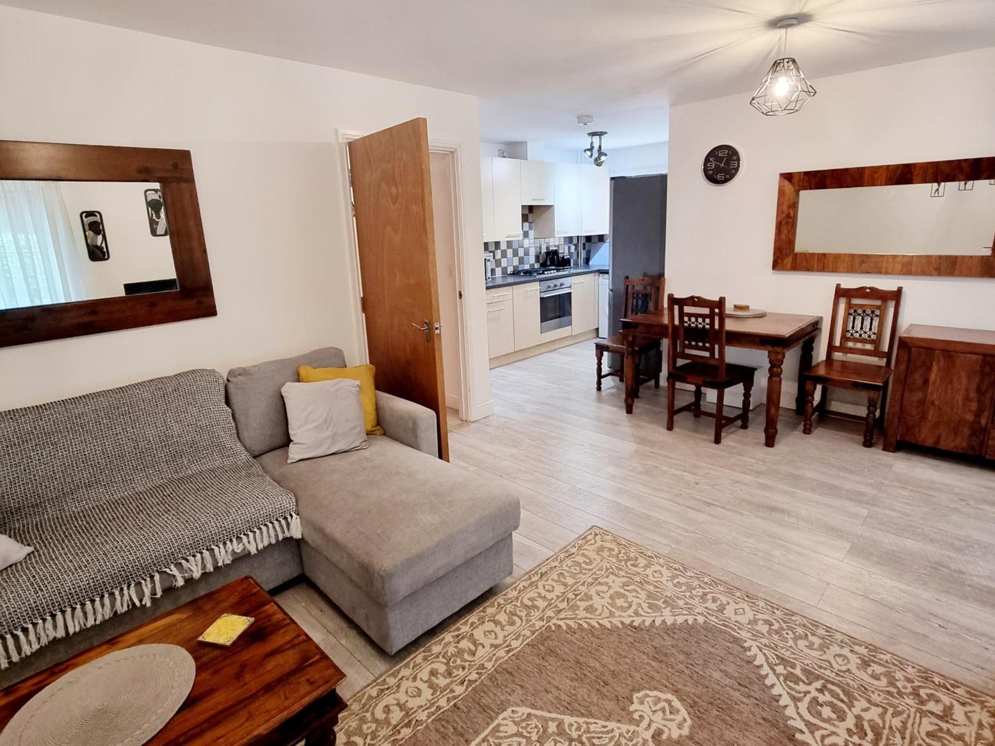 Spacious Two Bedroom Apartment With One Parking Space Thame Eksteriør billede