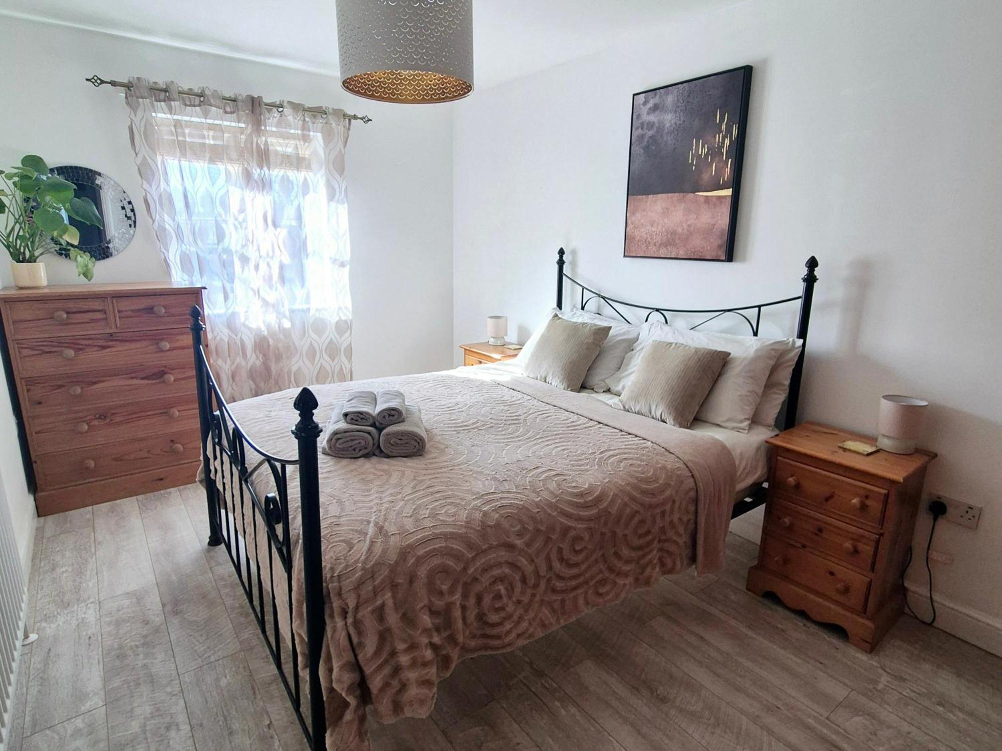 Spacious Two Bedroom Apartment With One Parking Space Thame Eksteriør billede